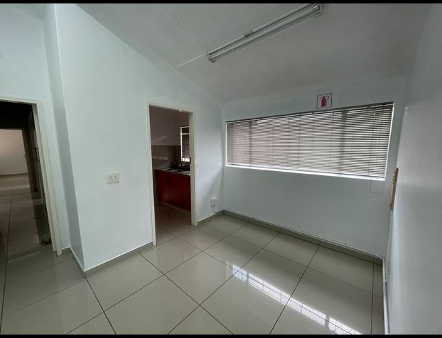 200M² OFFICE TO LET IN PARKDENE